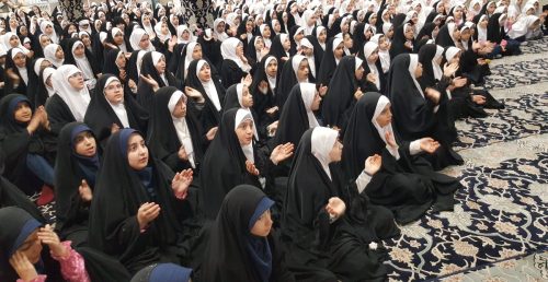 جشن اهداء کتاب قرآن درسی در دبستن نرگس